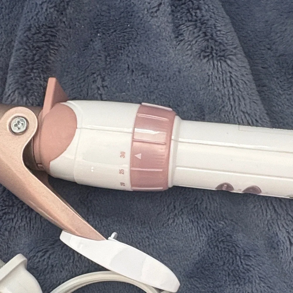 Conair Rose Gold Curling Wand - Picture 3 of 7